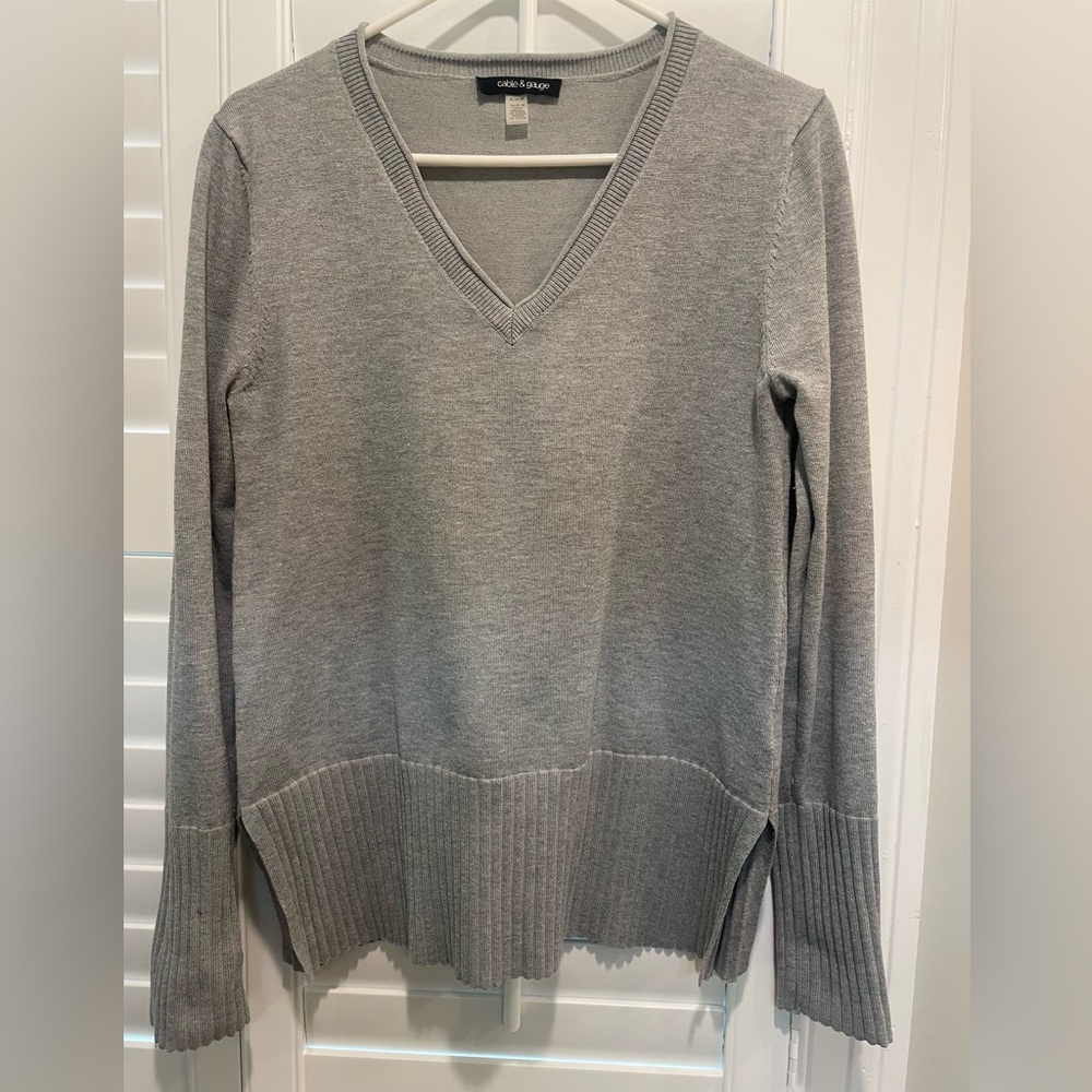 Cable & Gauge Light Gray V-Neck Sweater